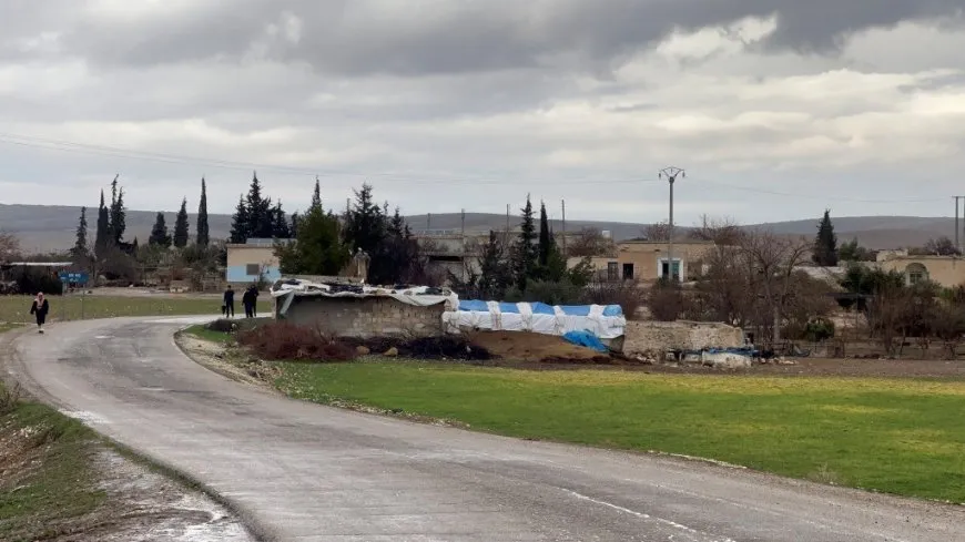La aldea de Aitweran resiste el asedio cerca de las líneas del frente de Kobanê
