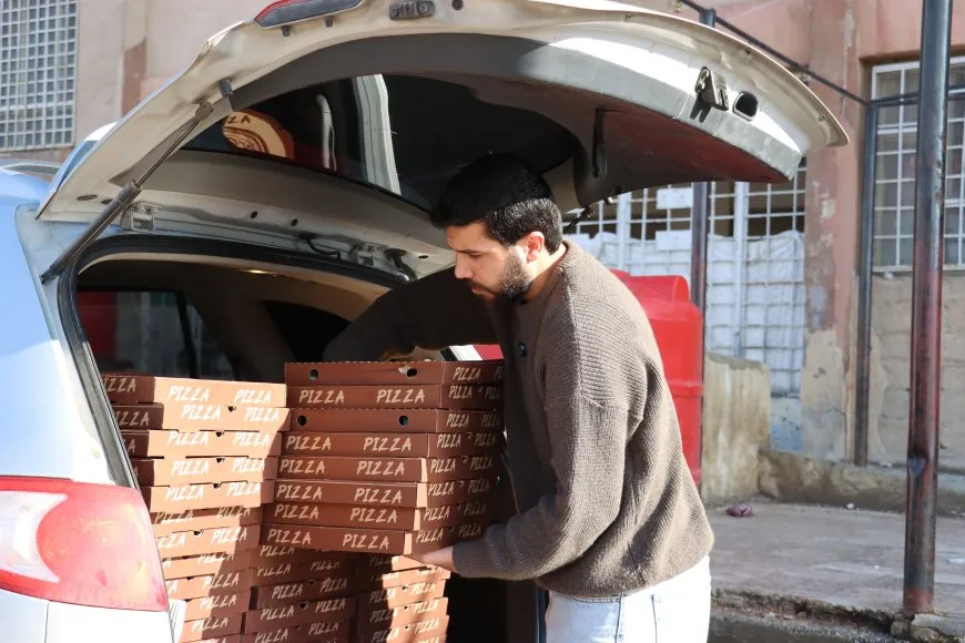 Los jóvenes se organizan para brindar apoyo a los desplazados