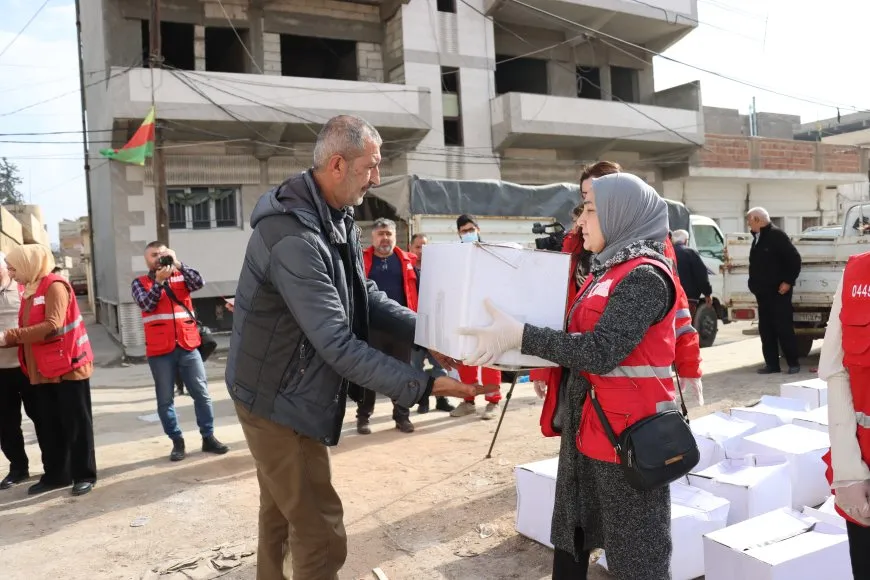 Más de 750 camiones de ayuda humanitaria entran en Rojava para apoyar a más de 300.000 personas desplazadas