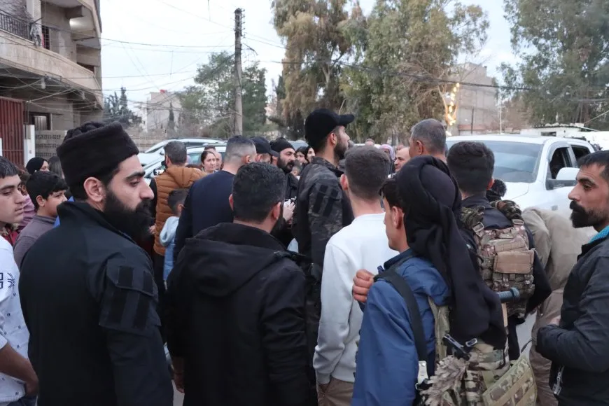 Los residentes de Qamishlo reciben a combatientes tras el asedio a la prisión de al-Aqtan