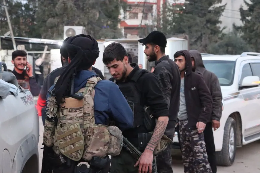 Los residentes de Qamishlo reciben a combatientes tras el asedio a la prisión de al-Aqtan