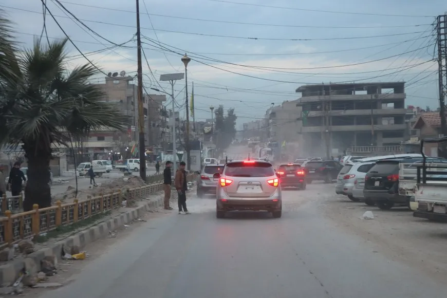 Los residentes de Qamishlo reciben a combatientes tras el asedio a la prisión de al-Aqtan