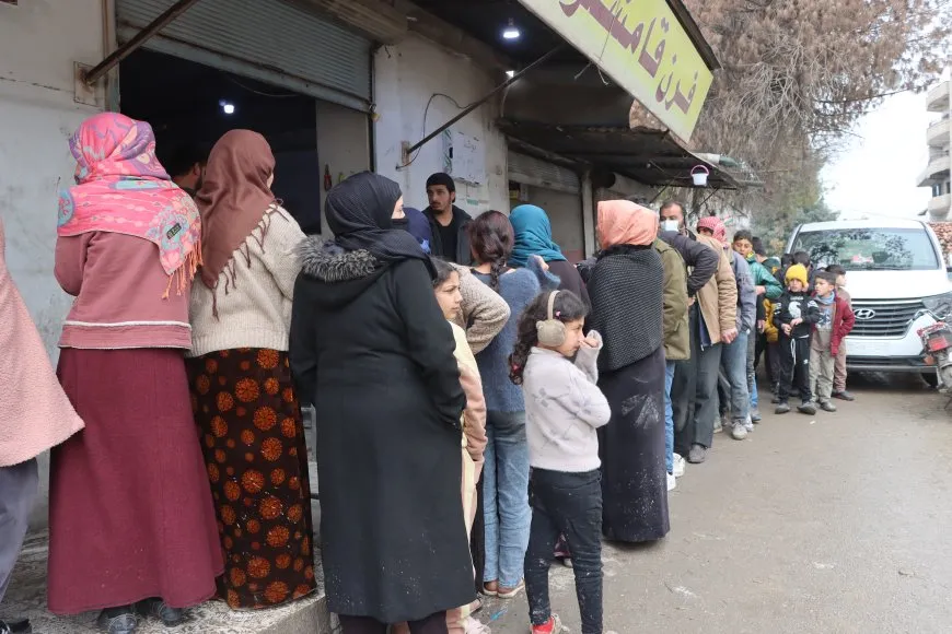 Continúa la distribución gratuita de pan y ayuda humanitaria en Qamishlo y Girkê Legê