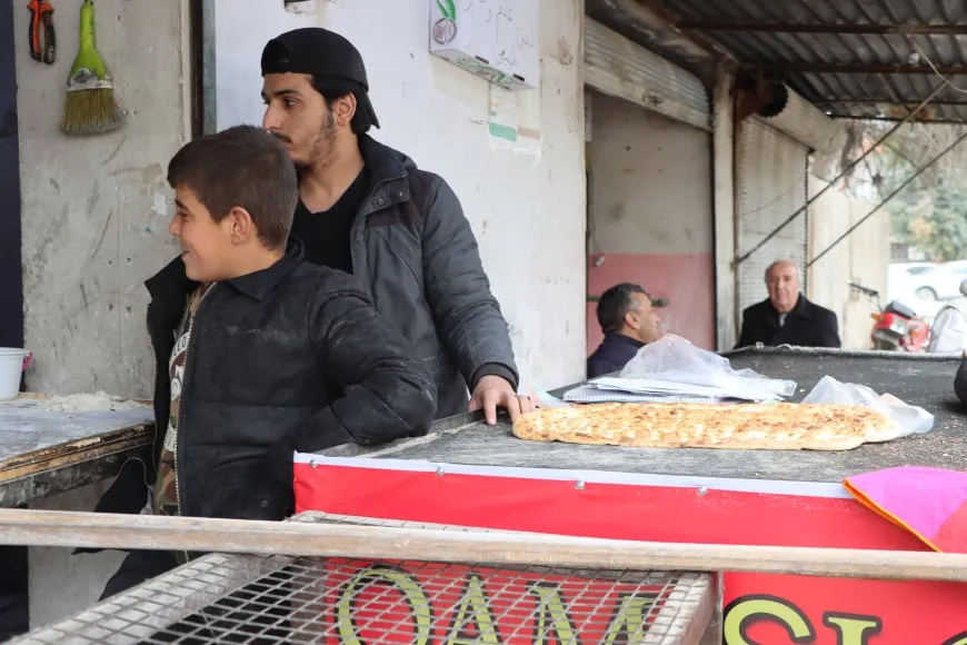 Continúa la distribución gratuita de pan y ayuda humanitaria en Qamishlo y Girkê Legê