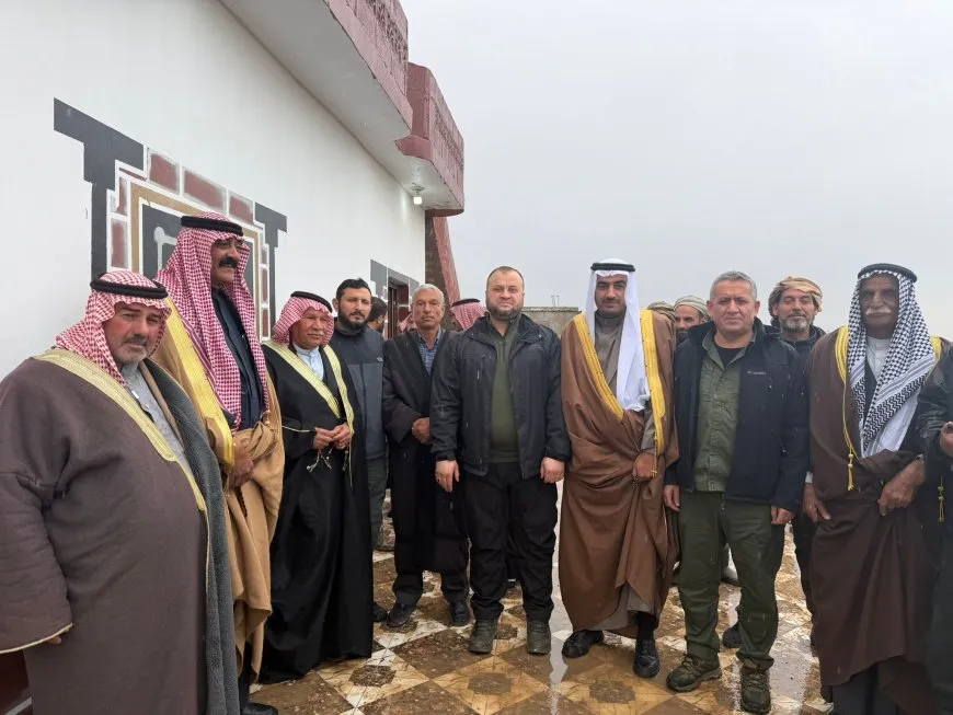 El dirigente de las Fuerzas de Seguridad Interna Siyabend Afrin visita Tal Brak y Tal Hamis