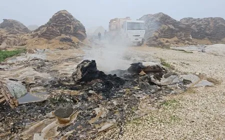 Un almacén de trigo se quema en el campo de Hasaka por un ataque con drones cerca de la base de Qasrak