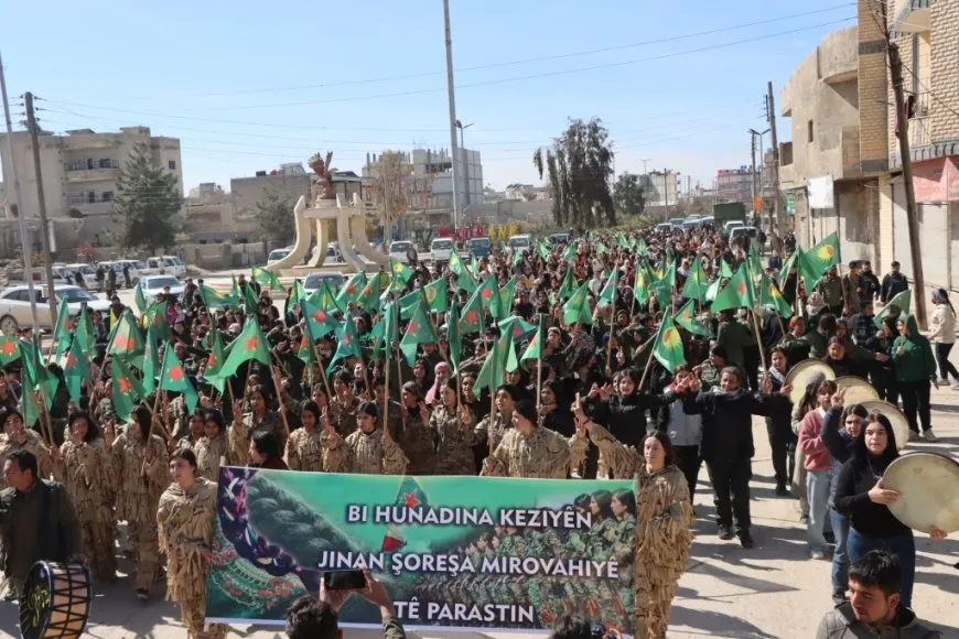 Las mujeres en Kobani afirman la continua lucha para apoyar a las YPJ