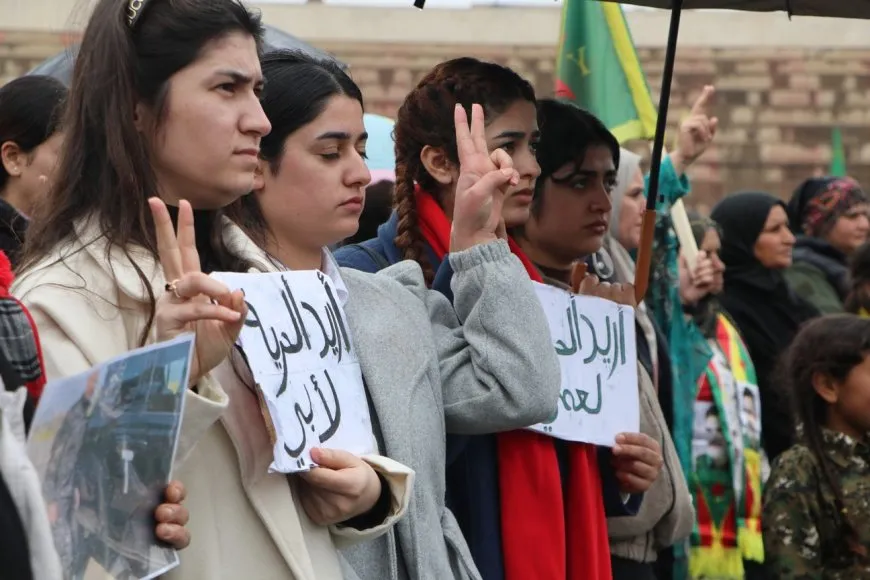 El 8 de marzo, mujeres en Hasaka piden la libertad de los detenidos