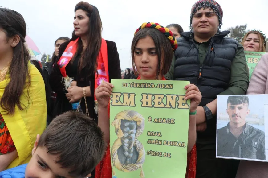 El 8 de marzo, mujeres en Hasaka piden la libertad de los detenidos