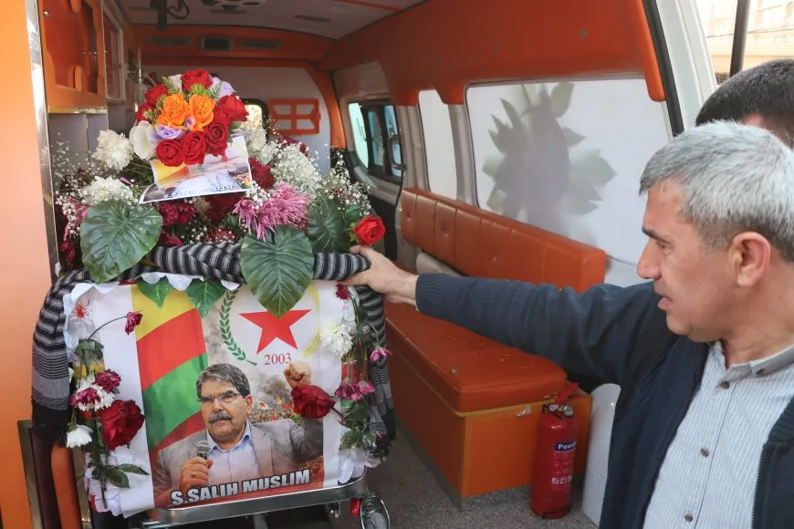 El cortejo fúnebre de Saleh Muslim llega a Qamishlo