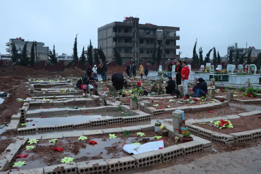 El pueblo de Rojava celebra el Eid al-Fitr visitando los santuarios de los mártires