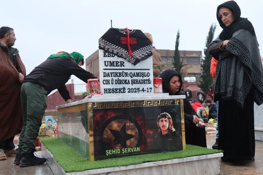 El pueblo de Rojava celebra el Eid al-Fitr visitando los santuarios de los mártires