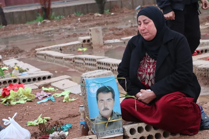 El pueblo de Rojava celebra el Eid al-Fitr visitando los santuarios de los mártires