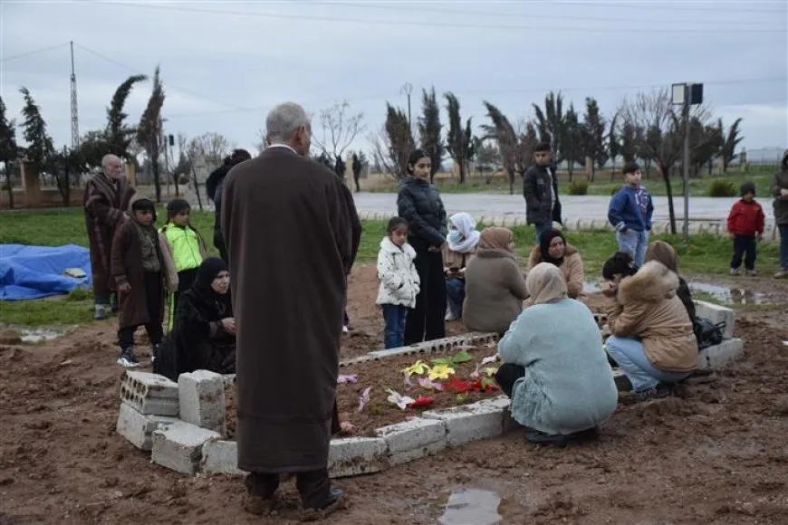 El pueblo de Rojava celebra el Eid al-Fitr visitando los santuarios de los mártires