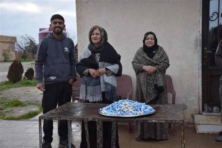El pueblo de Rojava celebra el Eid al-Fitr visitando los santuarios de los mártires