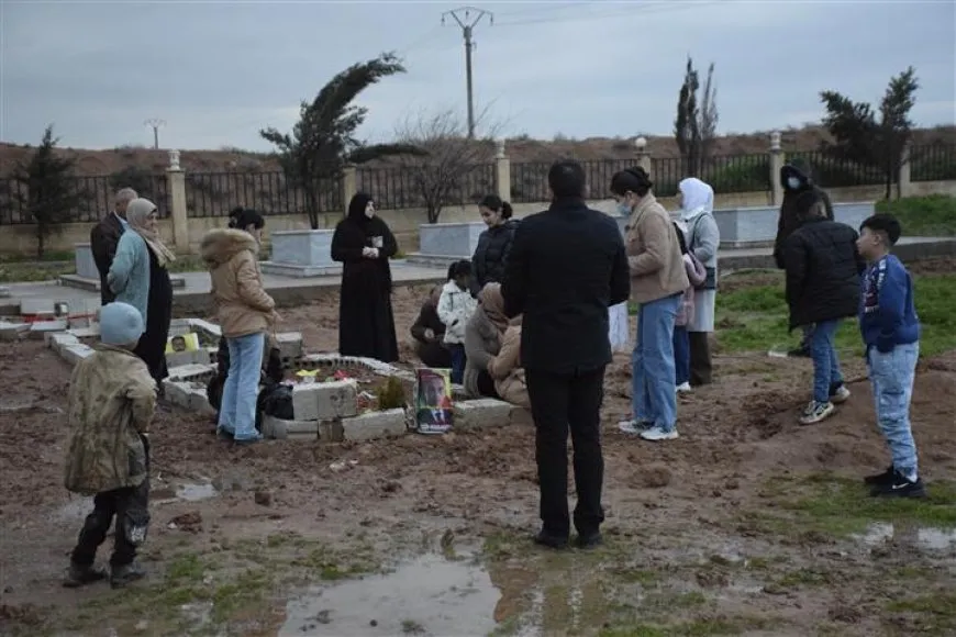 El pueblo de Rojava celebra el Eid al-Fitr visitando los santuarios de los mártires