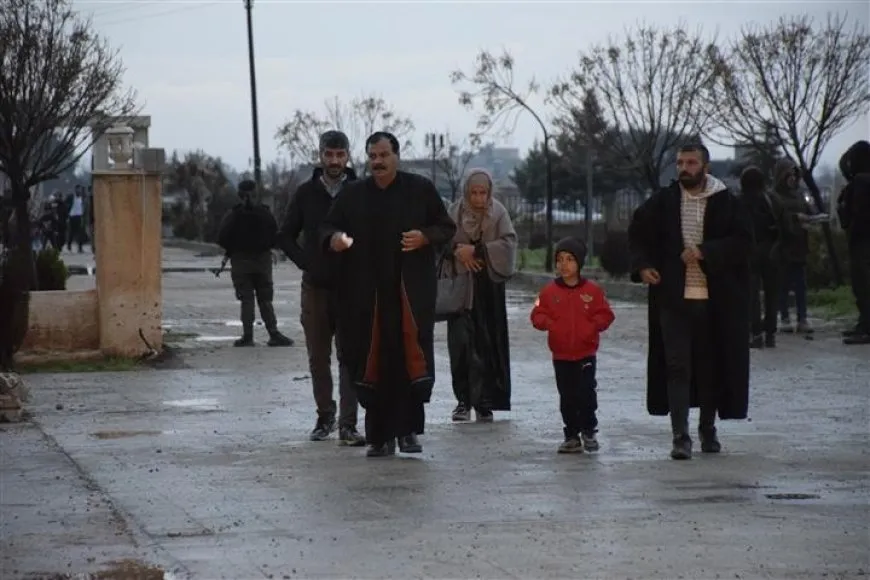 El pueblo de Rojava celebra el Eid al-Fitr visitando los santuarios de los mártires