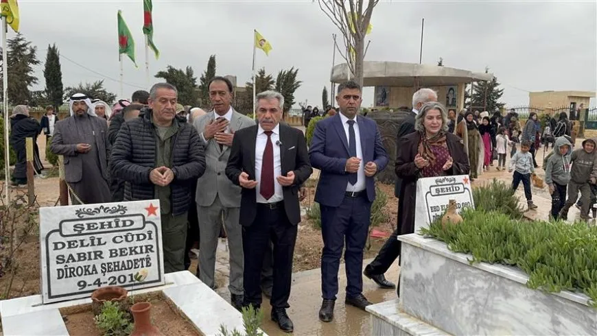 El pueblo de Rojava celebra el Eid al-Fitr visitando los santuarios de los mártires