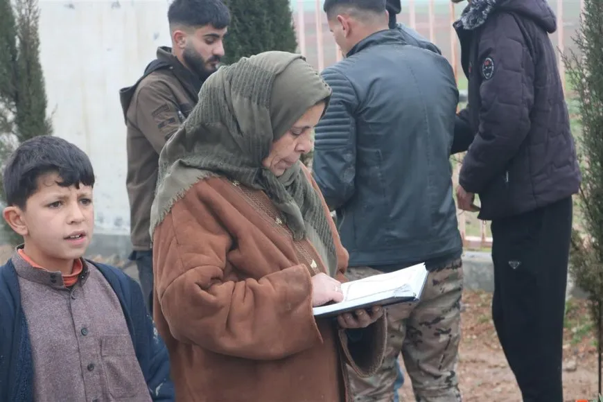 El pueblo de Rojava celebra el Eid al-Fitr visitando los santuarios de los mártires