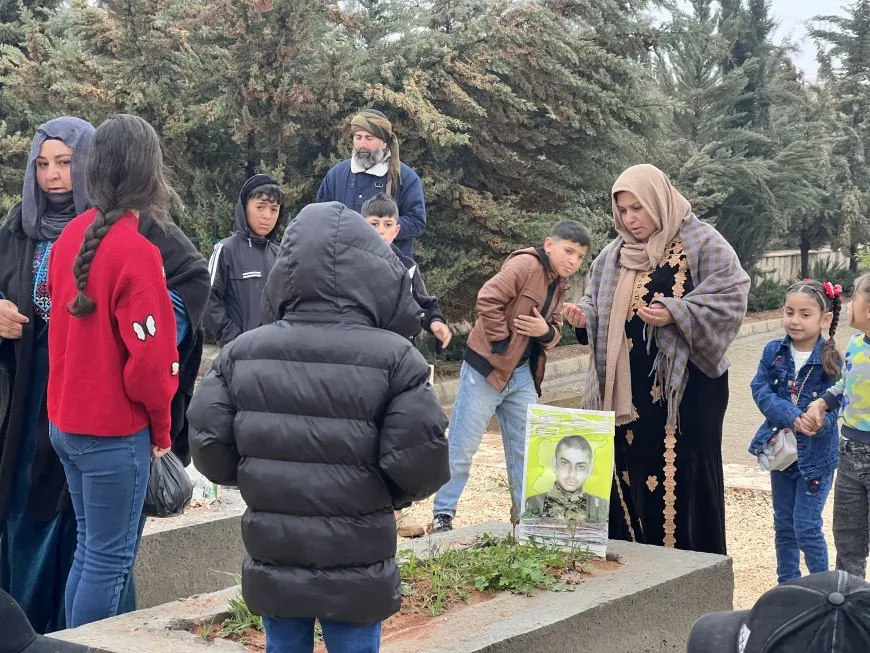 El pueblo de Rojava celebra el Eid al-Fitr visitando los santuarios de los mártires