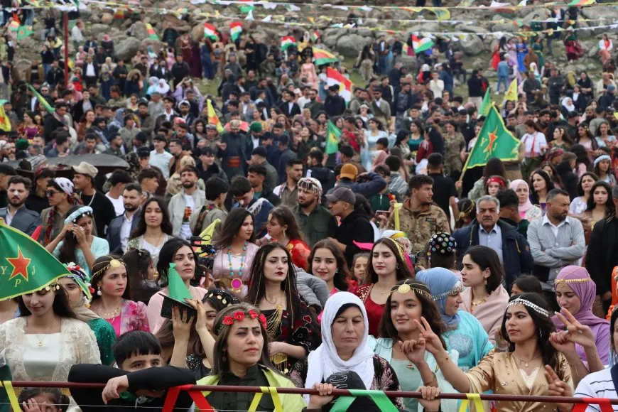 Las celebraciones de Newroz comienzan en Girkê Legê, Derik y Kobanê