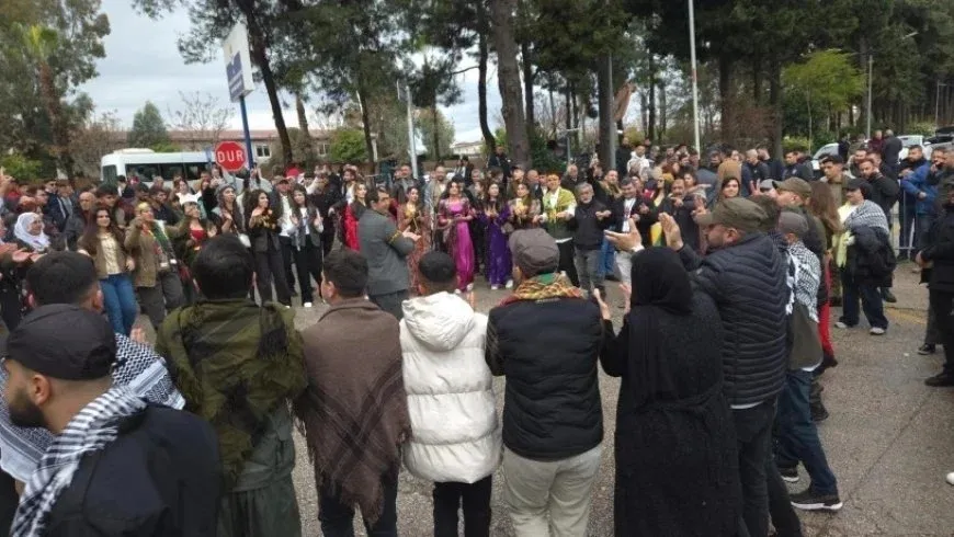 Cientos de miles celebran "Newroz de la Unidad Democrática" en el norte del Kurdistán y Turquía