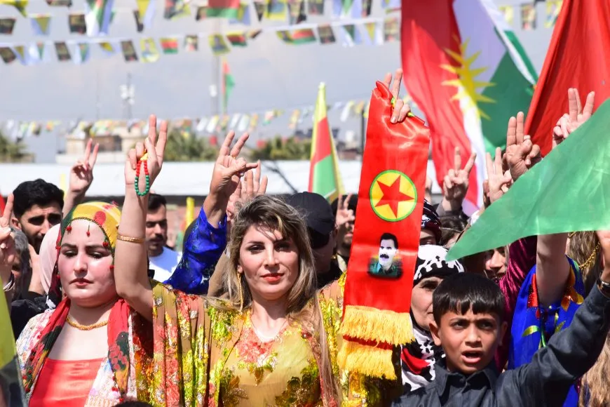 Las celebraciones del Newroz comienzan en Rojava con el encendido de la llama y la lectura del mensaje del líder