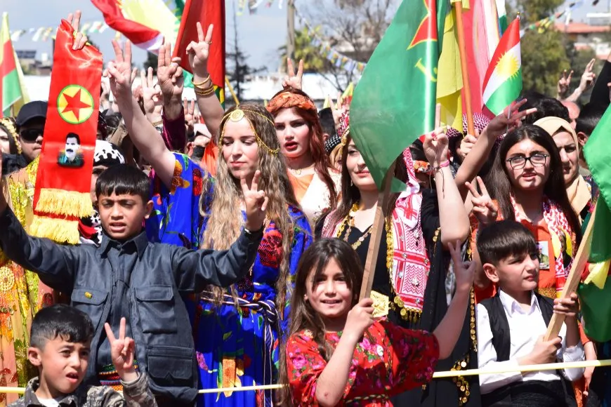 Las celebraciones del Newroz comienzan en Rojava con el encendido de la llama y la lectura del mensaje del líder