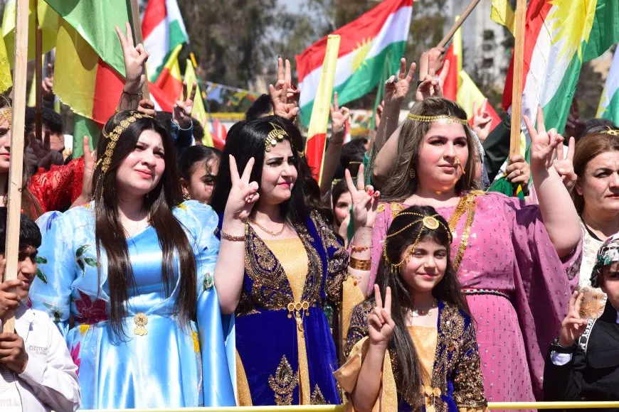 Las celebraciones del Newroz comienzan en Rojava con el encendido de la llama y la lectura del mensaje del líder