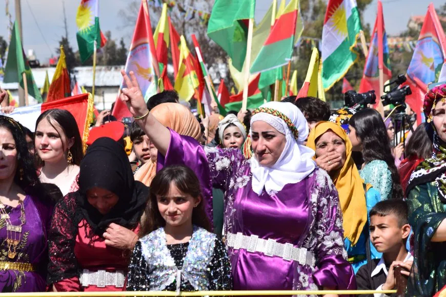 Las celebraciones del Newroz comienzan en Rojava con el encendido de la llama y la lectura del mensaje del líder