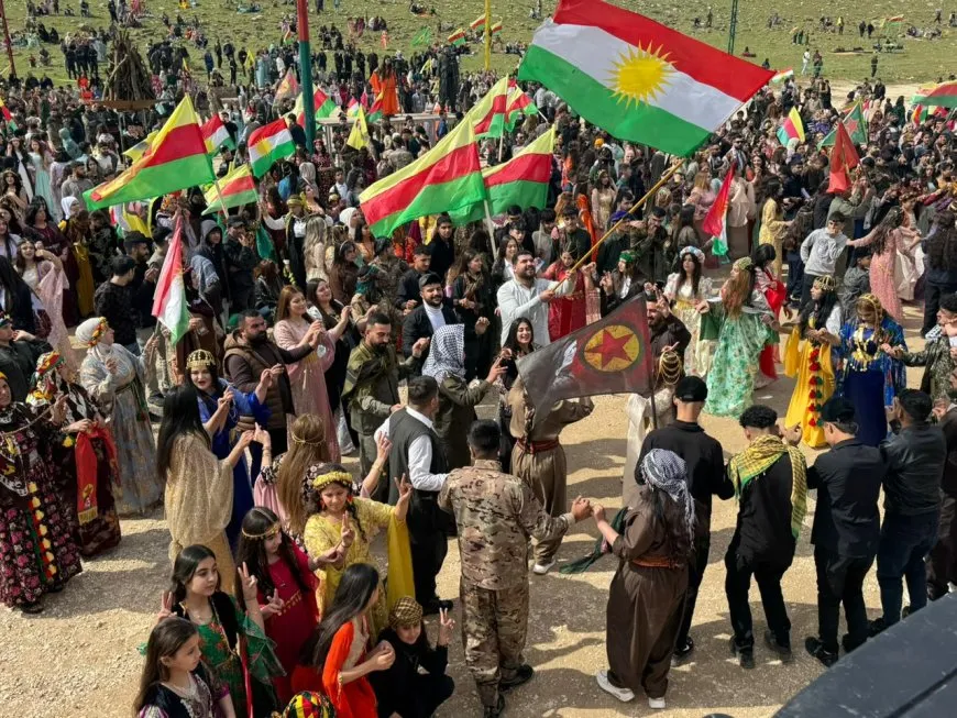 Las celebraciones del Newroz comienzan en Rojava con el encendido de la llama y la lectura del mensaje del líder