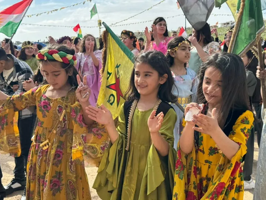 Las celebraciones del Newroz comienzan en Rojava con el encendido de la llama y la lectura del mensaje del líder
