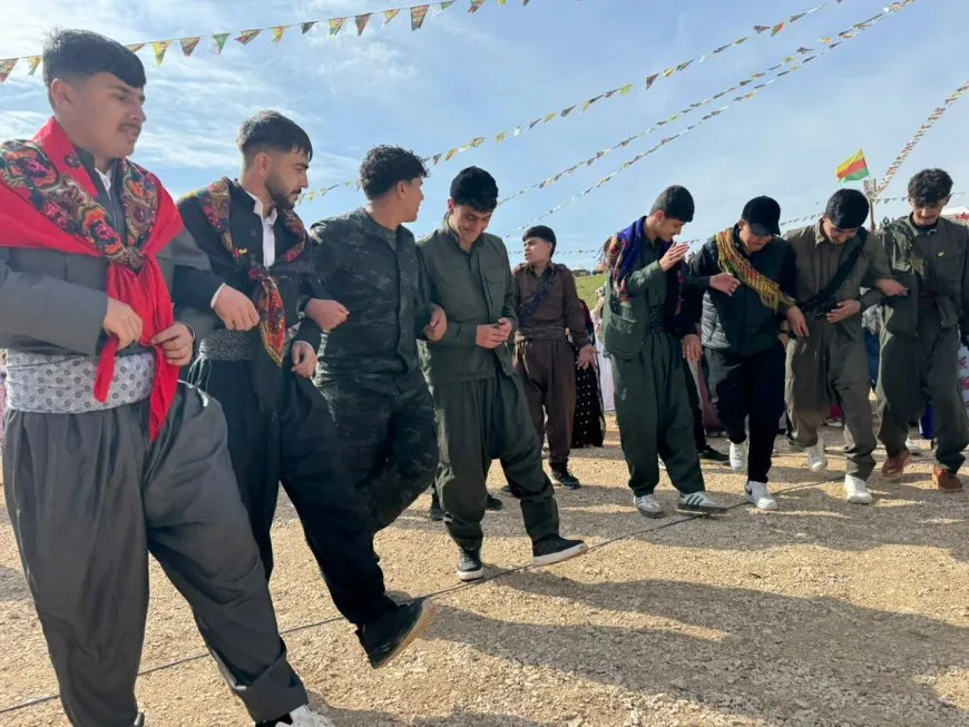 Las celebraciones del Newroz comienzan en Rojava con el encendido de la llama y la lectura del mensaje del líder