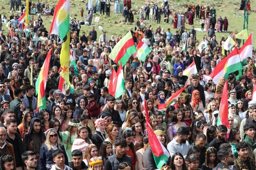 Las celebraciones del Newroz comienzan en Rojava con el encendido de la llama y la lectura del mensaje del líder