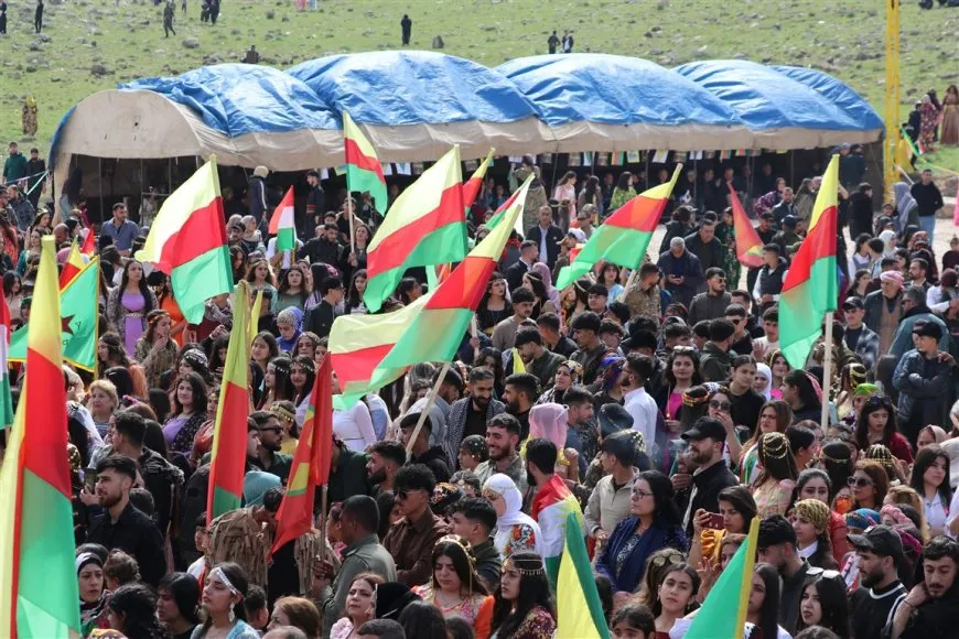 Las celebraciones del Newroz comienzan en Rojava con el encendido de la llama y la lectura del mensaje del líder