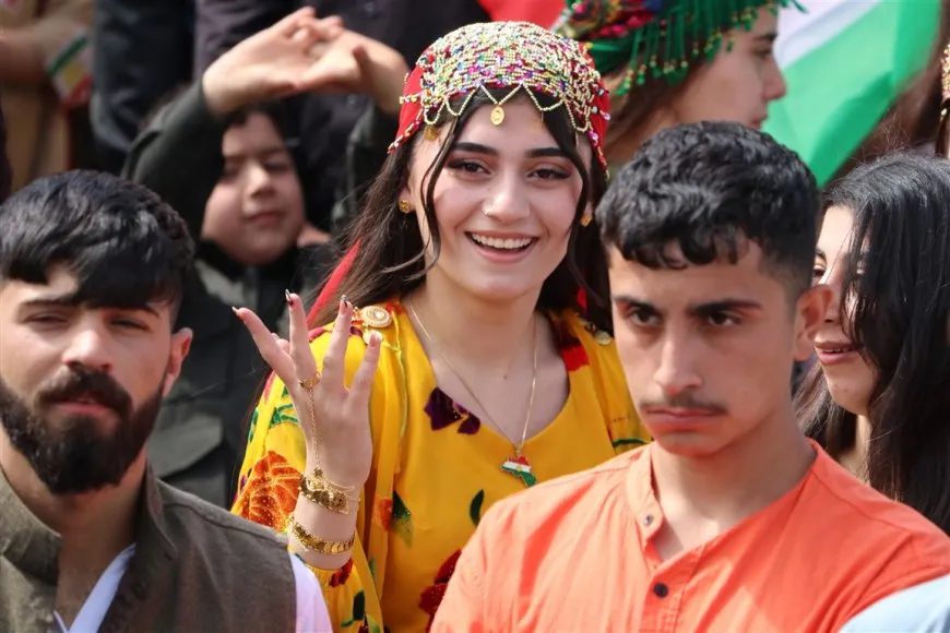 Las celebraciones del Newroz comienzan en Rojava con el encendido de la llama y la lectura del mensaje del líder