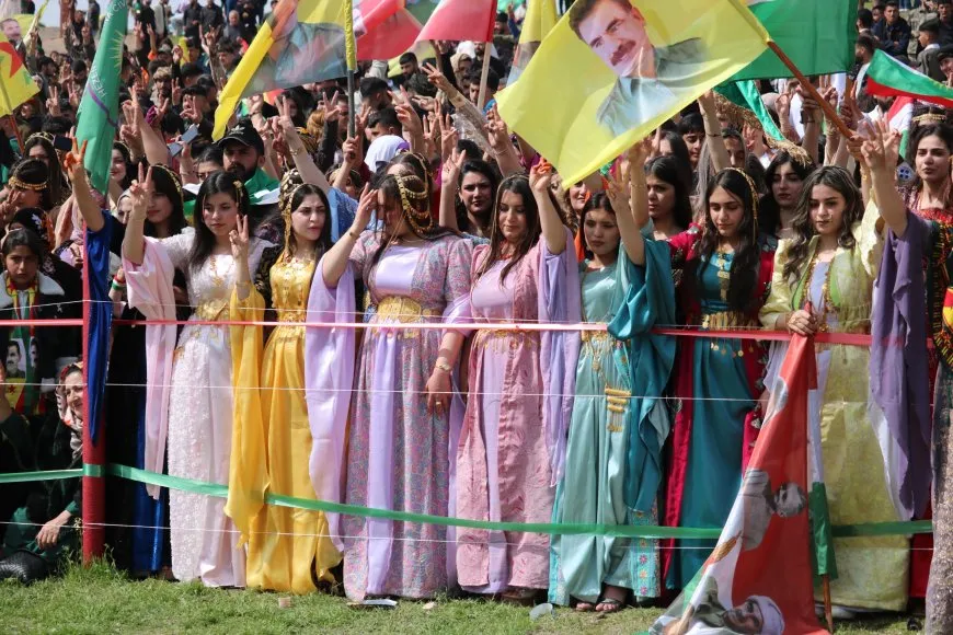 Las celebraciones del Newroz comienzan en Rojava con el encendido de la llama y la lectura del mensaje del líder