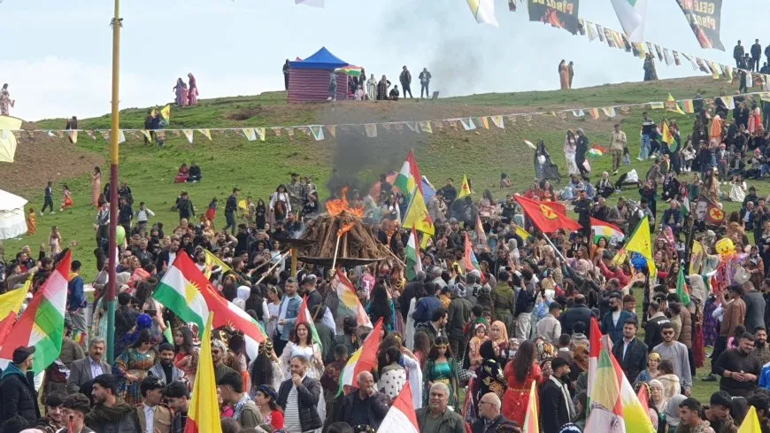Las celebraciones del Newroz comienzan en Rojava con el encendido de la llama y la lectura del mensaje del líder