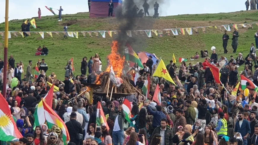 Las celebraciones del Newroz comienzan en Rojava con el encendido de la llama y la lectura del mensaje del líder