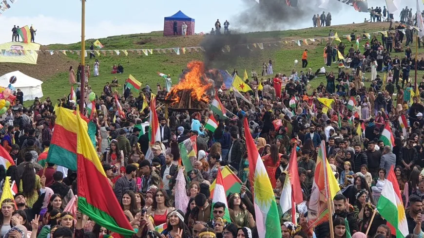 Las celebraciones del Newroz comienzan en Rojava con el encendido de la llama y la lectura del mensaje del líder