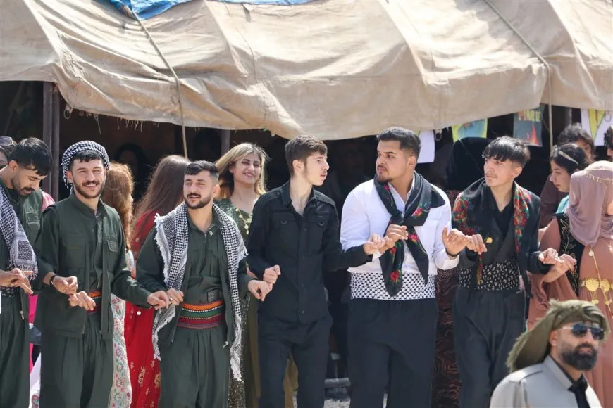 En imágenes y vídeos: celebraciones de Newroz en ciudades de Rojava