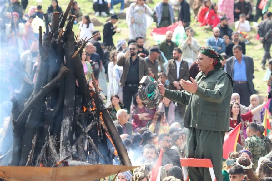 En imágenes y vídeos: celebraciones de Newroz en ciudades de Rojava
