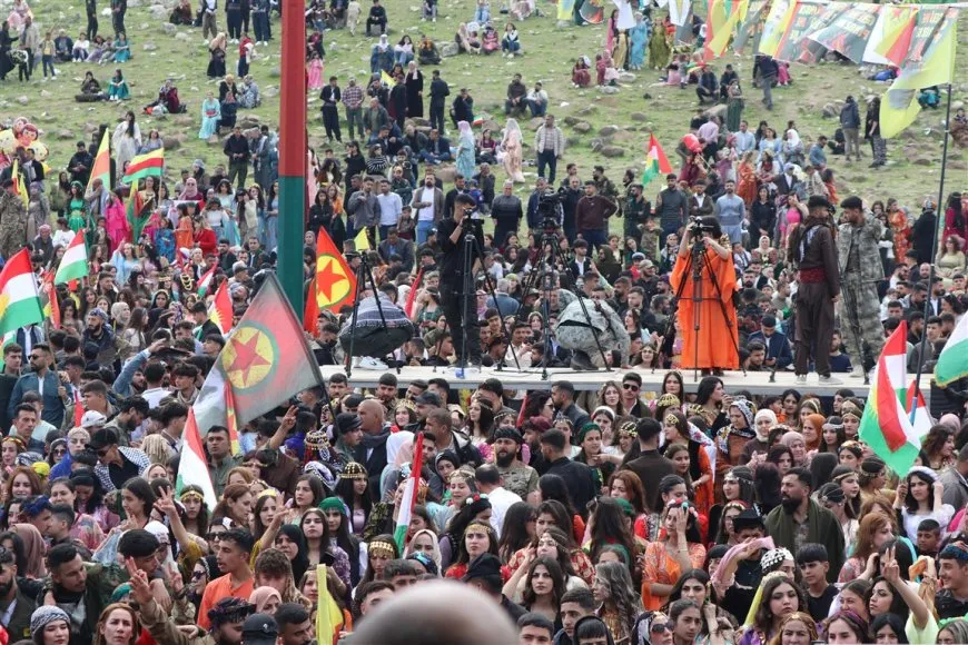 En imágenes y vídeos: celebraciones de Newroz en ciudades de Rojava