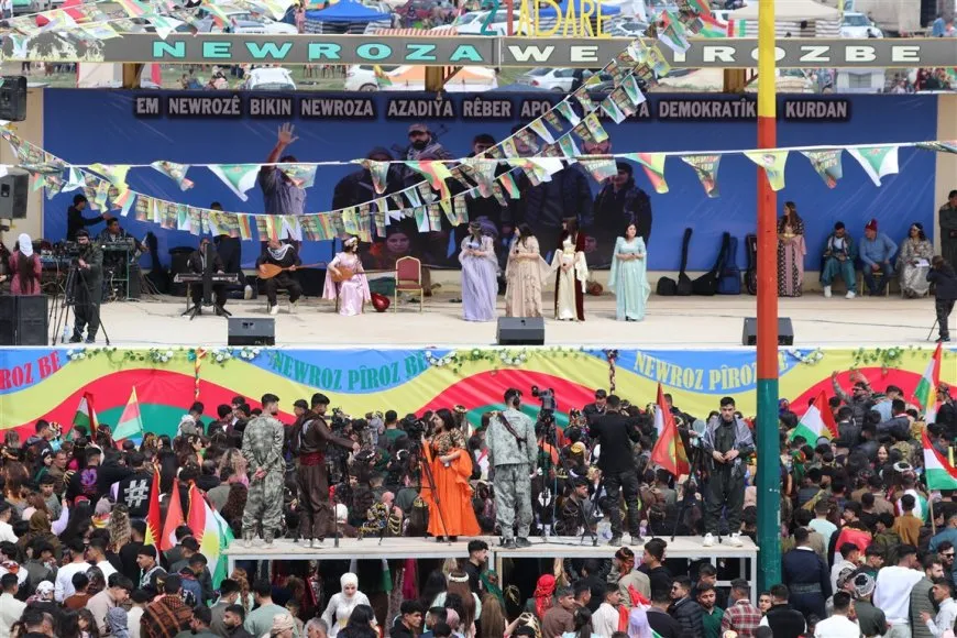 En imágenes y vídeos: celebraciones de Newroz en ciudades de Rojava