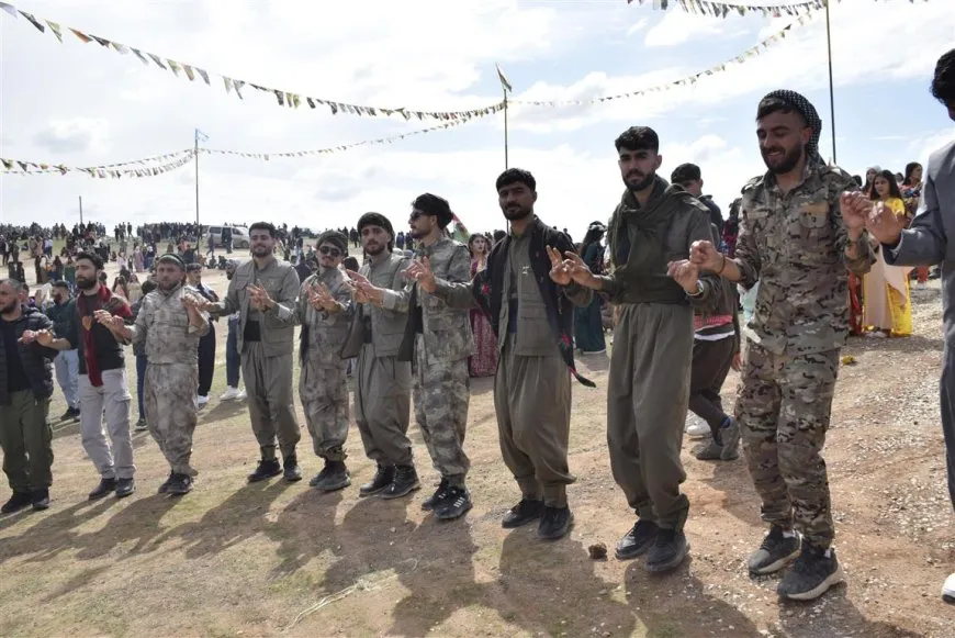 En imágenes y vídeos: celebraciones de Newroz en ciudades de Rojava
