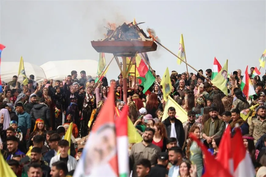 En imágenes y vídeos: celebraciones de Newroz en ciudades de Rojava