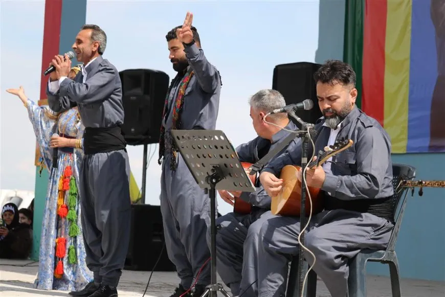 En imágenes y vídeos: celebraciones de Newroz en ciudades de Rojava