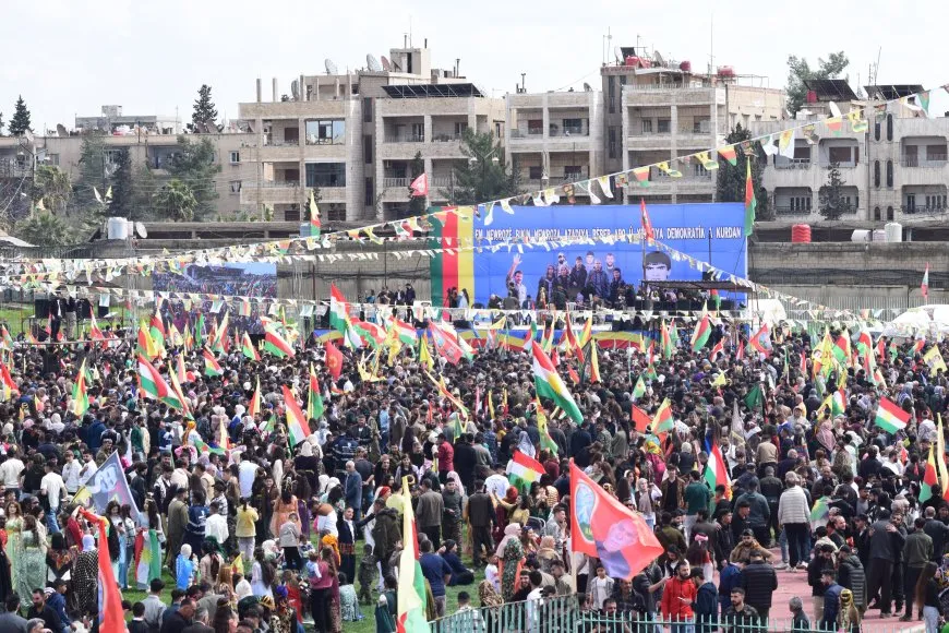 En imágenes y vídeos: celebraciones de Newroz en ciudades de Rojava