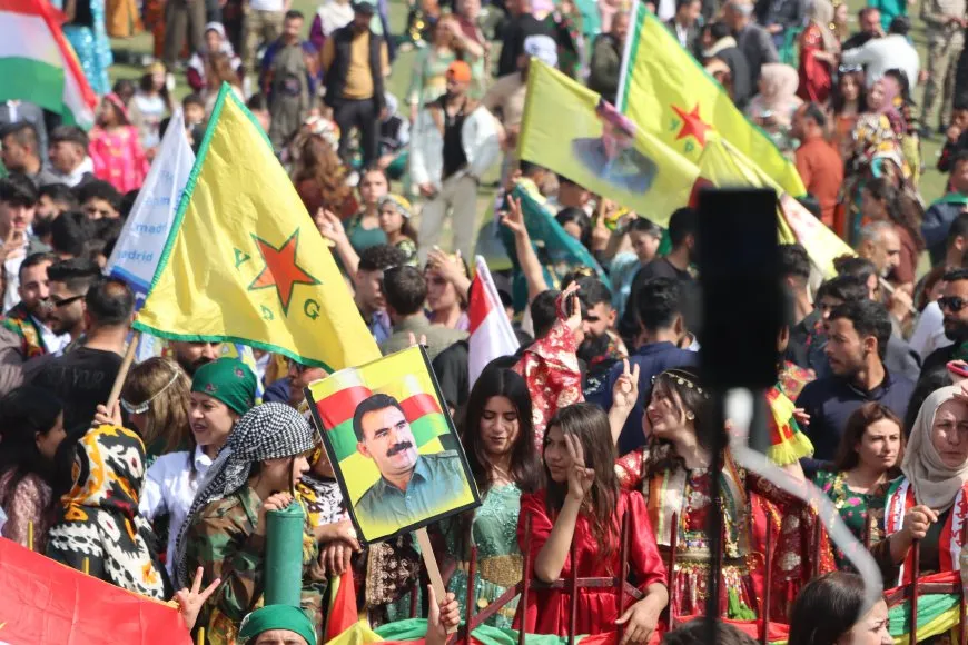 En imágenes y vídeos: celebraciones de Newroz en ciudades de Rojava
