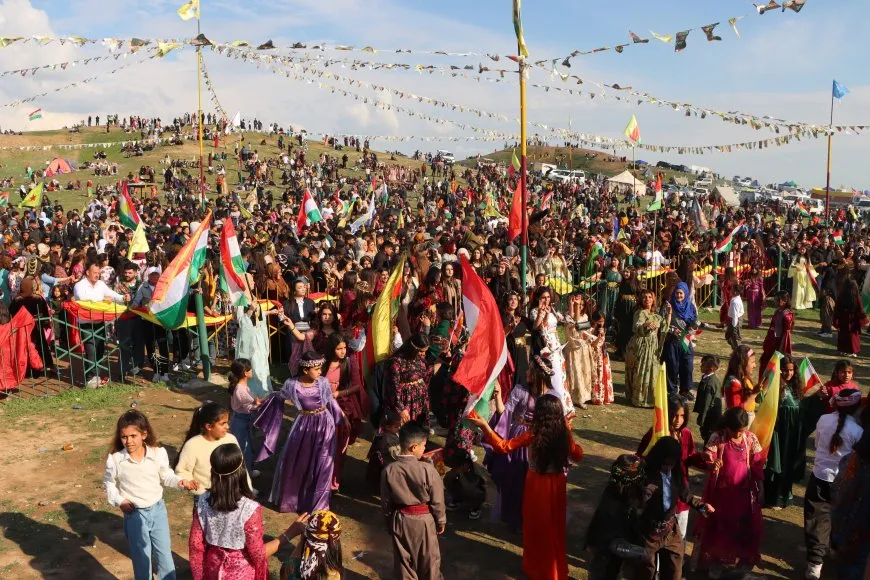 En imágenes y vídeos: celebraciones de Newroz en ciudades de Rojava